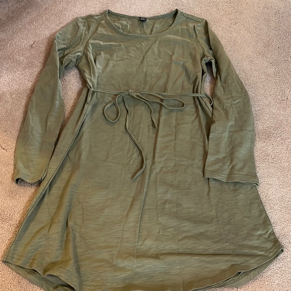 Green long sleeve dress with optional tie waist- never worn!